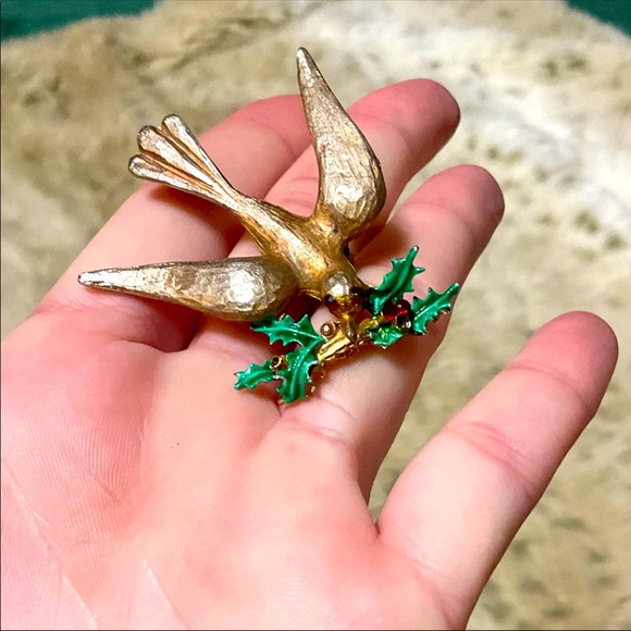 Gold Vintage Christmas Dove Brooch - Picture 4 of 5